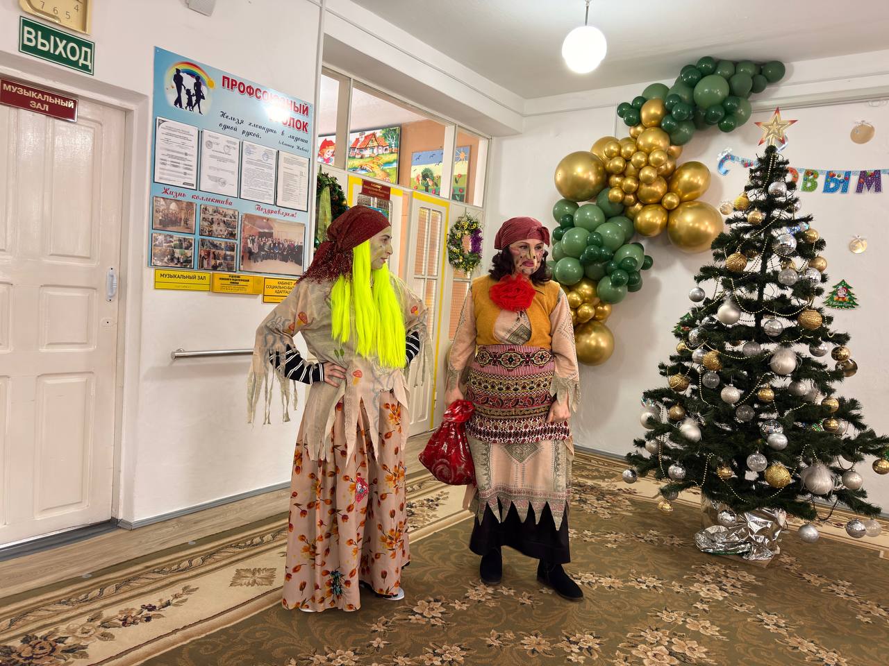 В Хасавюртовском Центре для детей и подростков раздали 35 новогодних подарков